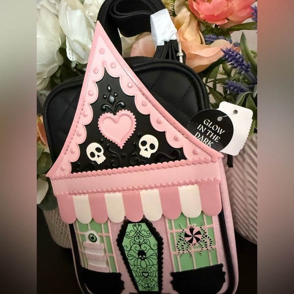 🆕🕸️ BATH & BODY WORKS LIMITED EDITION HALLOWEEN GLOW-IN-THE-DARK CROSSBODY BAG. - Picture 2 of 16
